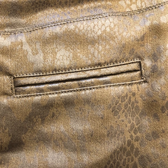 Short adjusted skirt - Picture 10 of 11